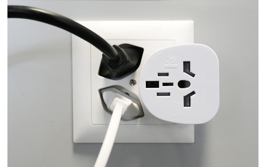 FURBER.power Adaptateur de voyage Monde – CH, Blanc